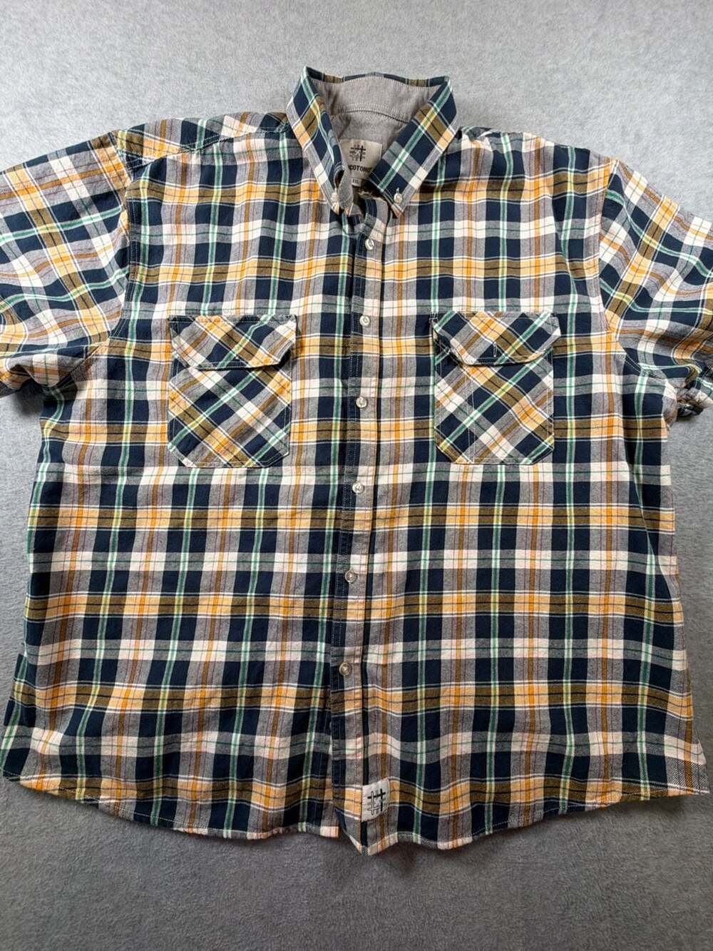 Mocotono Men's Short Sleeve Plaid Button-Down Casual Shirt